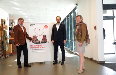 Präsentation des Solidaritätsbarometers mit Caritasdirektor Herbert Beiglböck (links), Kuratoriumsvorsitzende Kristina Edlinger-Ploder und Studienautor Florian Brugger