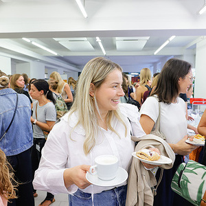 .. auf dem Kirchplatz: Agape
