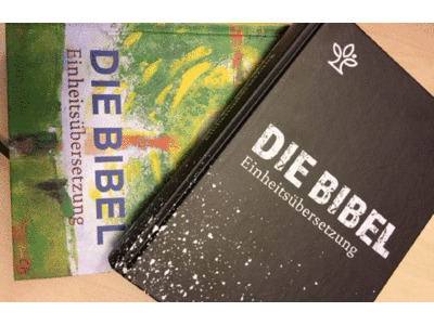 Die neue Einheitsübersetzung der Bibel im Hardcover.