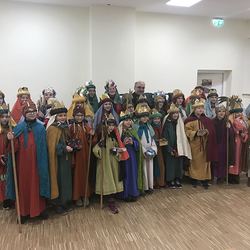 Bischof Wilhelm Krautwaschl begleitete die Sternsinger in Nestelbach.