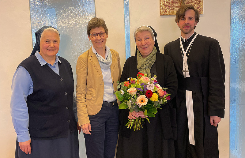 Propst Bernhard Mayrhofer (1.v.r.) und Sr. Katharina Laner (1.v.l.) wurden unter dem Vorsitz von Sr. Christine Rod (2.v.l.), Generalsekretärin der Österreichischen Ordenskonferenz, zu den neuen Vorsitzenden der Ordenskonferenz der Diözese Graz-Seckau