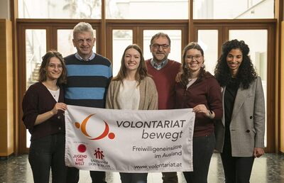 v.l.n.r.: Anna Kienreich, Pater P. Obermüller (Salesianer Don Bosco), Dolores Körbler, Reinhard Heiserer (Jugend eine Welt), Lisa Loder-Taucher, Mariama Sow (Volontariat bewegt)