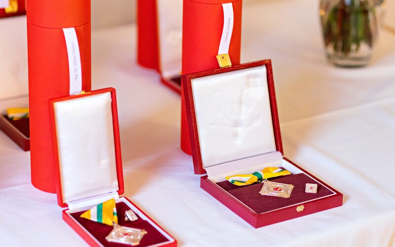 Urkunden und Medaillen / Sonntagsblatt, Gerd Neuhold