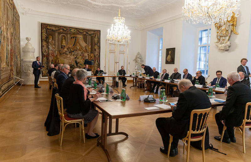 STEPHAN SCHOENLAUB Die österreichische Bischofskonferenz tagt von 20. bis 22. Juni 2022 in Mariazell. Schwerpunkt ist der synodale Prozess und der Krieg in der Ukraine.