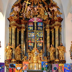 Die dargestellten drei Worte GEHT MIT GOTT kann man je nach Richtung unterschiedlich lesen:  GEHT GOTT MIT - GOTT GEHT MIT - GEHT MIT GOTT 