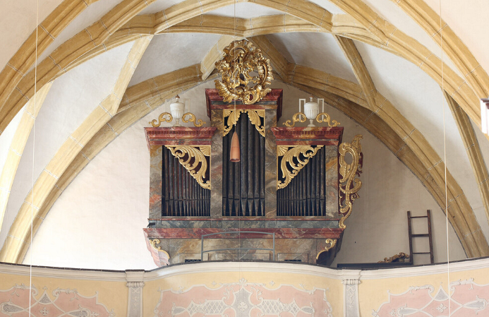 Die Orgel der Dreifaltigkeitskirche in Trofaiach wurde um 1595 gebaut und ist damit die älteste Kirchenorgel der Steiermark