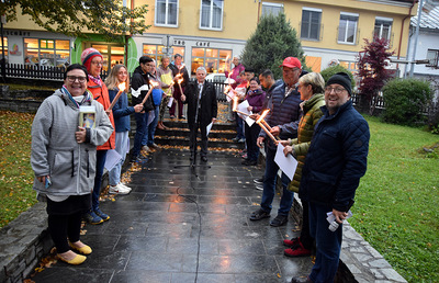 Schon zum hundertsten Mal traf man sich in Schladming zur Mahnwache für Menschen auf der Flucht.