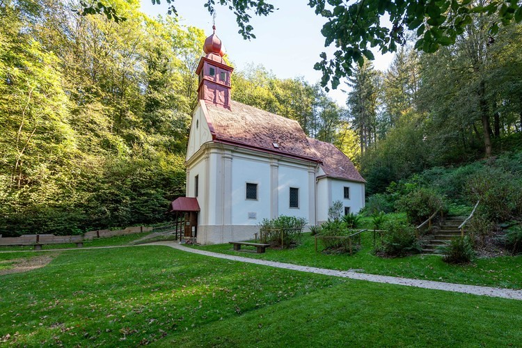 PASHKOVSKAYA Eines der Steirischen Wahrzeichen 2022: Die Wallfahrtskirche St. Ulrich zu Ulrichsbrunn in Graz.