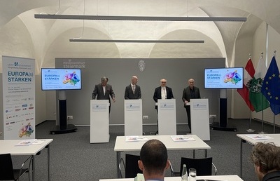 Diözesanbischof Wilhelm Krautwaschl (2. v. r.) bei der Pressekonferenz zur Präsentation des Pfingstdialoges 2026 zum Thema 'Europa(s)Stärken'.
