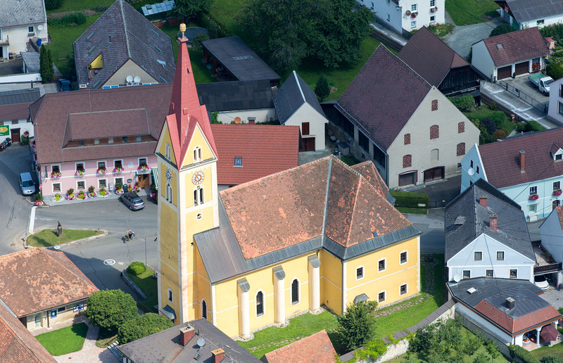 Harry Schiffer/Katholische Kirche Steiermark Eine Besonderheit in der Pfarrkirche stellt das fünfstimmige Geläute dar. Es sind ein vollkommener Dur-sowie Mollakkord zu hören.