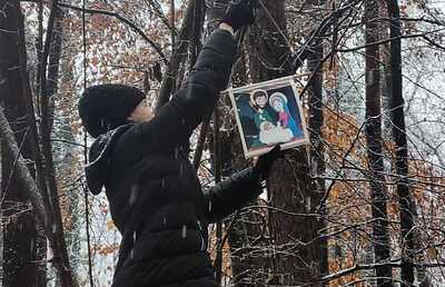 Entlang des Waldweges zur Florianikirche sind zahlreiche Krippen zu finden