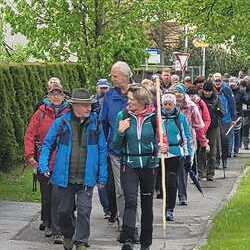 10 Pfarren machen eine Wallfahrt nach Mariapfarr im Lungau.
