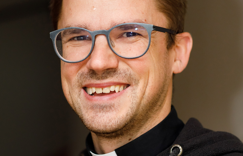 SONNTAGSBLATT, Gerd Neuhold Mit Andreas Monschein scheidet ein beliebter Priester aus seinem Dienst aus.