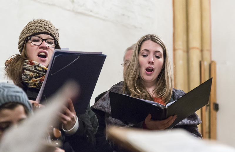 Gemeinsam Singen / Sonntagsblatt, Gerd Neuhold Musik kann die Welt ein wenig erhellen.