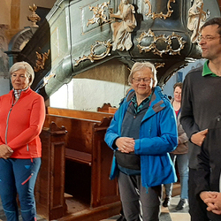 10 Pfarren machen eine Wallfahrt nach Mariapfarr im Lungau.
