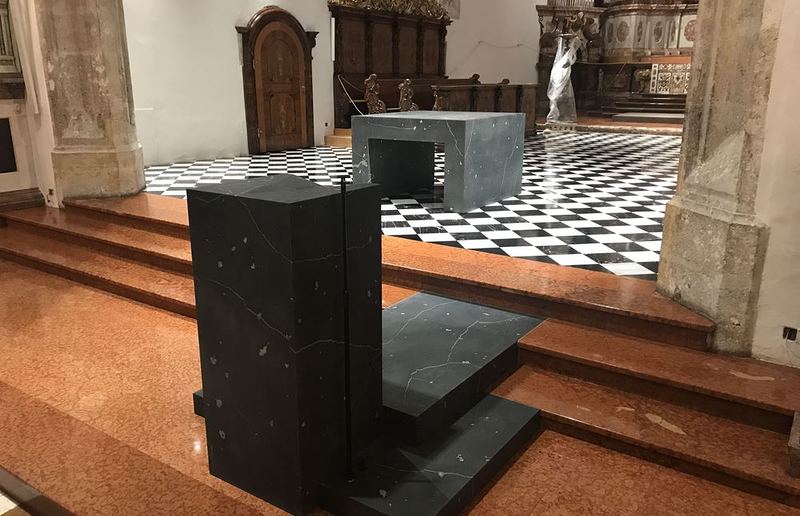 Katholische Kirche Steiermark Neu: Altar und Ambo im Grazer Dom