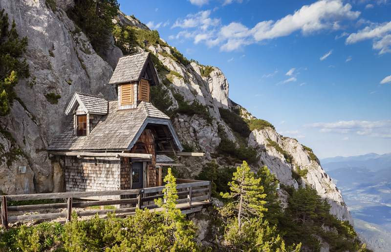 Ein gutes Foto vom Friedenskircherl zu schießen ist gar nicht so einfach. Der Wanderweg führt nur seitlich zum Kircherl. 