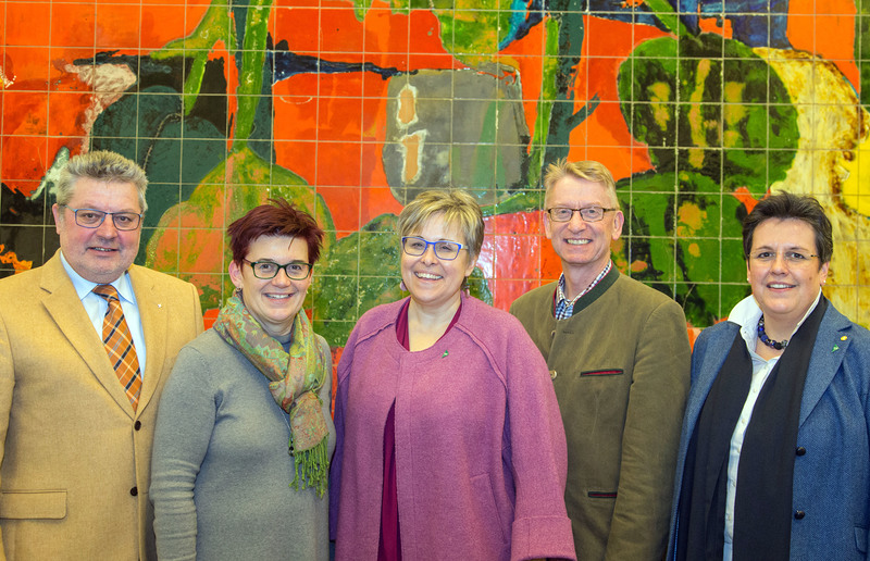 (v.l.n.r.) Geistlicher Assistent Johann Feischl, Vizepräsidentin Elisabeth Kapper-Weidinger, Präsidentin Andrea Ederer, Vizepräsident Ulf Tomaschek und Generalsekretärin Anna Hollwöger
