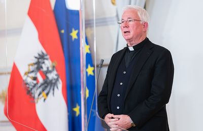 Erzbischof Lackner bei der Gesprächsrunde zum Thema Impfpflicht im Bundeskanzleramt.