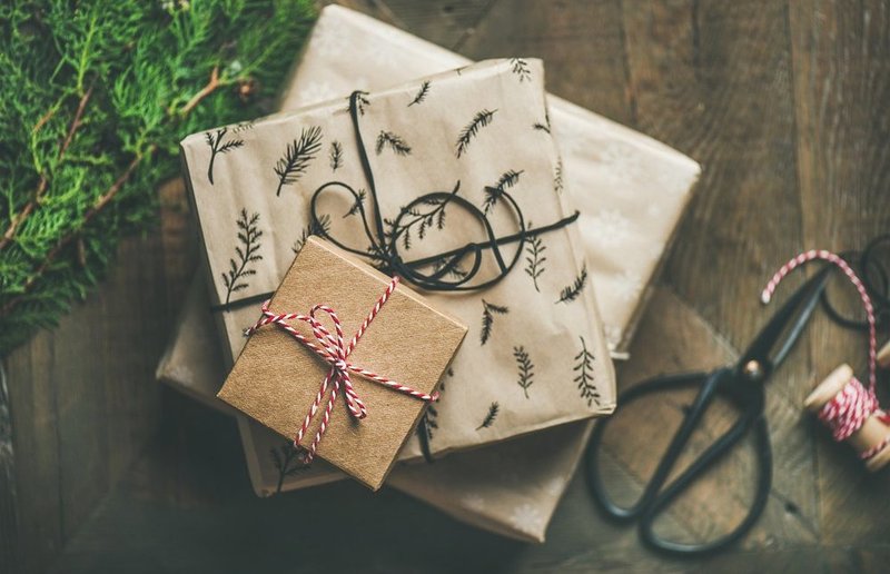 Foto: Yvette Fang auf Pixabay Auch Geschenke aus zweiter Hand können viel Freude bereiten. Ideen dazu und Möglichkeiten zum Stöbern bietet nachhaltig-in-graz.at.