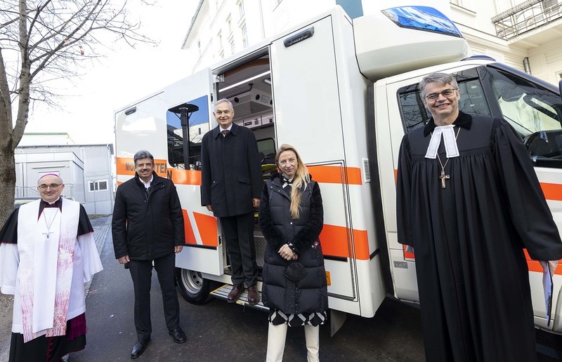 Fahrzeugsegnung am LKH Graz