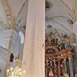 Das Fastentuch der Pfarre Arnfels wurde gestaltet von Gerald Brettschuh.