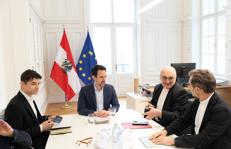 Der österreichische Schulbischof Wilhelm Krautwaschl bespricht Bildungsanliegen mit Bildungsminister Christoph Wiederkehr.