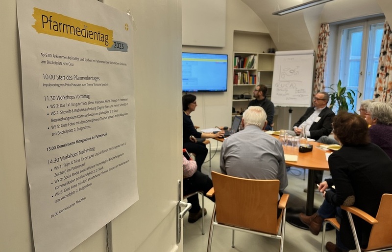 Hinter allen Türen wurde am Pfarrmedientag 2023 fleißig gearbeitet.