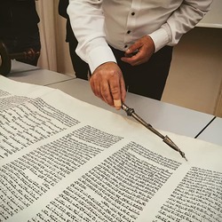 Prof. Johannes Schiller gab in der KHG Einblick in das 'Tintenfass des (Tora-)Schreibers' ('Keset ha-Sofer').