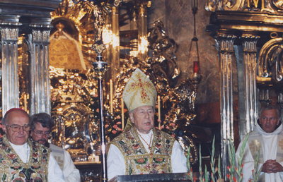 Kardinal König zelebrierte häufig in Mariazell. Wie hier im Jahre 1995 vor dem Gnadenaltar der Basilika. 