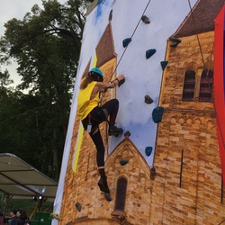 Als Heiliger Dreikönig am USI-Lauf teilnehmen, die Seckauer Basilika erklimmen (Bild) oder sich mit dem Papst fotografieren lassen konnten sich Jugendliche an diesem Abend.