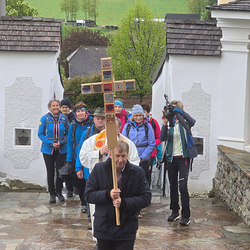 10 Pfarren machen eine Wallfahrt nach Mariapfarr im Lungau.