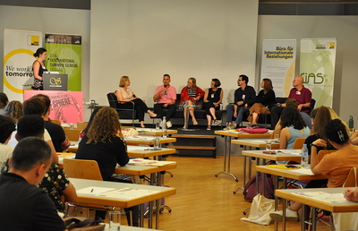 70 international Studierende und 20 Vortragende und DiskutantInnen stellen sich bis 16. Juli in Seggau brennenden Fragen der Zeit.