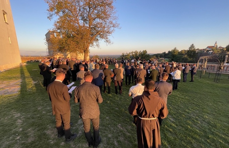 Abschlussfeier / Katholische Kirche Steiermark Schlussandacht bei den Priestertagen 2026 auf der Glockenwiese in Seggauberg