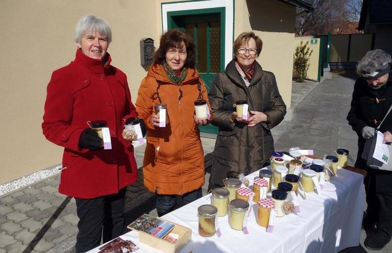 Die KFB-Weißkirchen unter Monika Gaber (rechts) führte erfolgreich den heurigen „Suppensonntag“ durch.