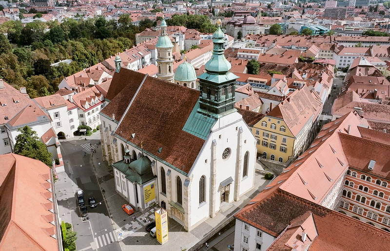 Österreich-Bild aus dem Landesstudio Steiermark - Der Grazer Dom in neuem Glanz - Nach einer fünfjährigen umfassenden Renovierung erstrahlt der Grazer Dom in neuem Glanz. Um 6 Millionen Euro wurden der Außen- und Innenbereich des Doms umfassend sanie