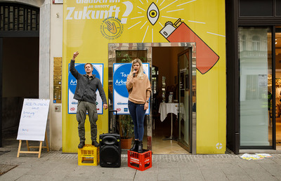 2021 gab es eine Performance zur Arbeitslosigkeit in Graz, heuer findet sie am 29. April in Leoben statt.