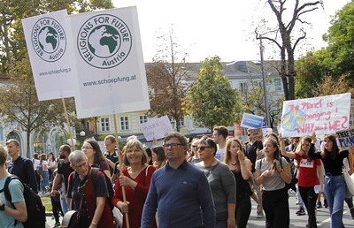 Als Religionen teilen wir die Sorge um das gemeinsame Haus der Erde und tragen Mitverantwortung für die Erhaltung der Erde in gutem Zustand.