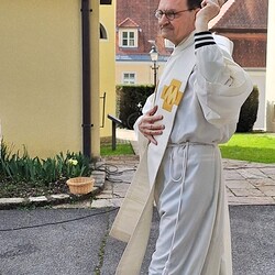 Vikar Gerhard Hatzmann nahm die Segnung vor