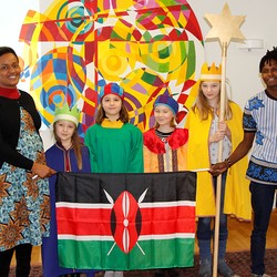 Bei der Sternsingerprobe in Graz-St. Veit konnten sich die Projektpartner aus Kenia von der Qualität der Sternsinger überzeugen.