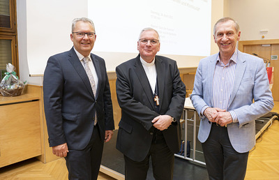 Obmann des Dr.-Karl-Kummer-Instituts Klaus Poier, Militärbischof Werner Freistetter und Arbeiterkammerpräsident Josef Pesserl beim Ostergespräch am 24. April.
