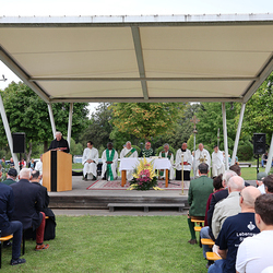 Festmesse beim Familienzeltfest der Lebenswelten Steiermark bei den Barmherzigen Brüdern mit Bischof Wilhelm Krautwaschl