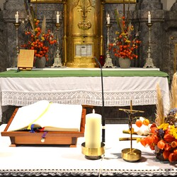 Die Gestecke wurden von Margret Hofmann gestaltet.