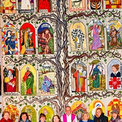 Das Fohnsdorfer Fastentuch ist ein Beeindruckendes sakrales Kunstwerk, gestaltet von zehn Frauen unter der Leitung von Hemma Pichler - Heilige aus dem alten und neuen Testament, eingerahmt in Ranken. 