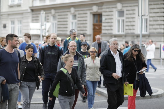Im Vorjahr begaben sich viele sozial Interessierte und Engagierte auf den Weg der Barmherzigkeit mit Bernhard Pletz im Grazer Bezirk Lend. 