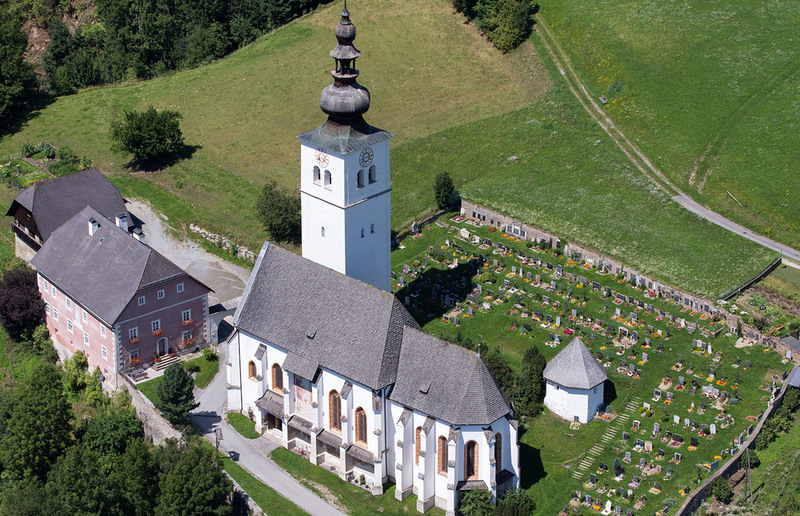 Die dem Apostel Bartholomäus geweihte römisch-katholische Pfarrkirche gehört zum Seelsorgeraum Murau in der Diözese Graz-Seckau. Die Kirche und der Friedhof stehen unter Denkmalschutz.