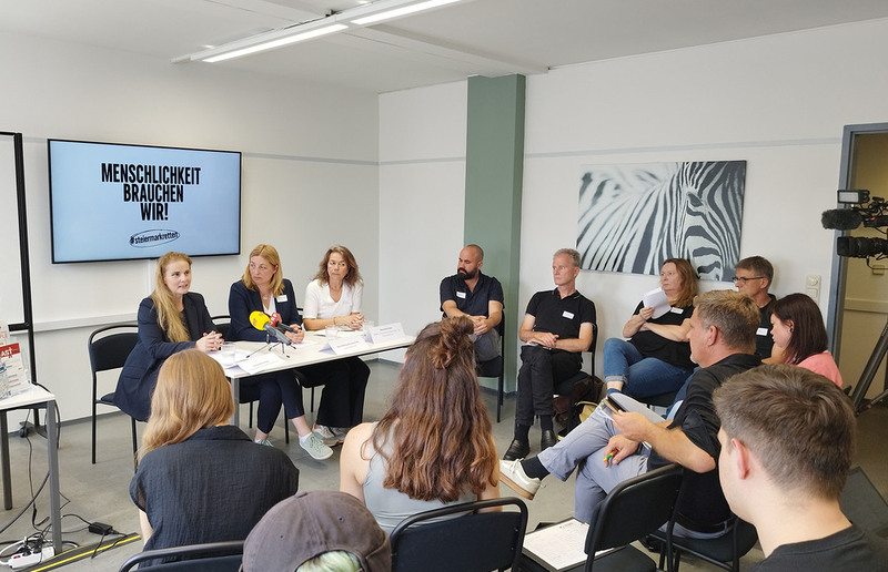 Verein ZEBRA Ein breites Bündnis für Menschlichkeit wehrt sich gegen Kürzungen im Sozialbereich.