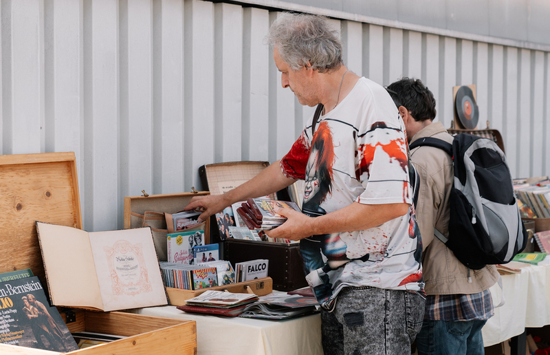 Schmökern beim Ramsch- und Raritätenmarkt / steiermark.at/binder, LandSteiermark/Binder