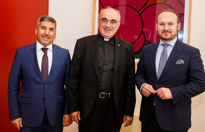 Ümit Vural (Präsident IGGÖ, links) und Ali Kurtgöz (Vorsitzender Islamische Religionsgemeinde Graz, rechts) mit Bischof Wilhelm Krautwaschl