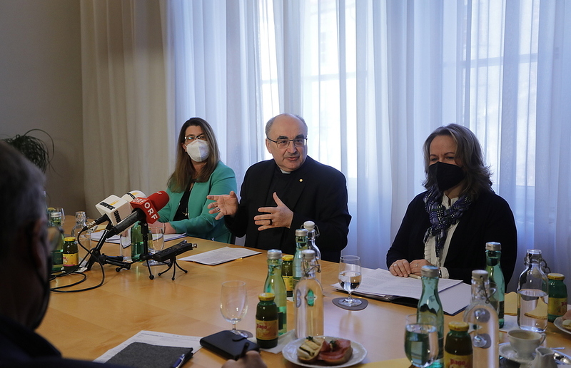 Bei einer Pressekonferenz präsentierten Stefanie Schwarzl-Ranz, Bischof Wilhelm Krautwaschl und Diözesanrat-Vorsitzende Gerlinde Paar die Ergebnisse der vorsynodalen Versammlung.